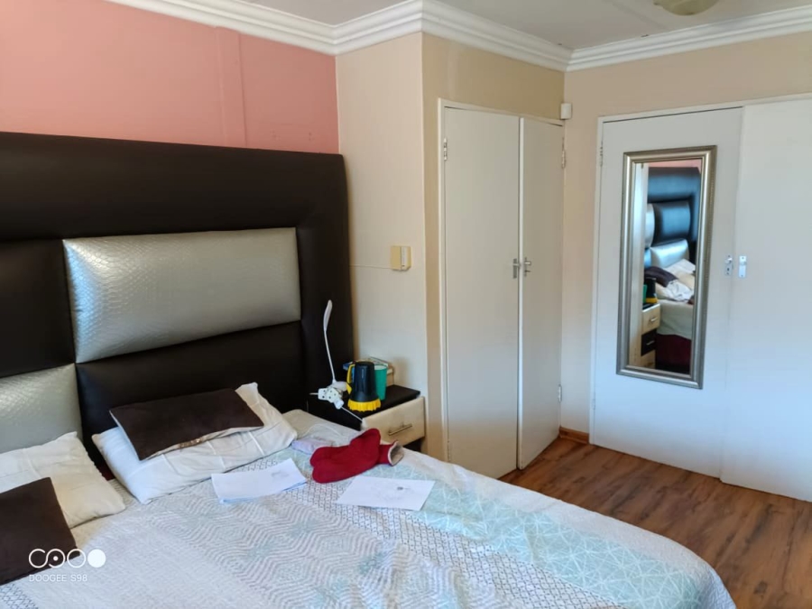 4 Bedroom Property for Sale in Langenhovenpark Free State